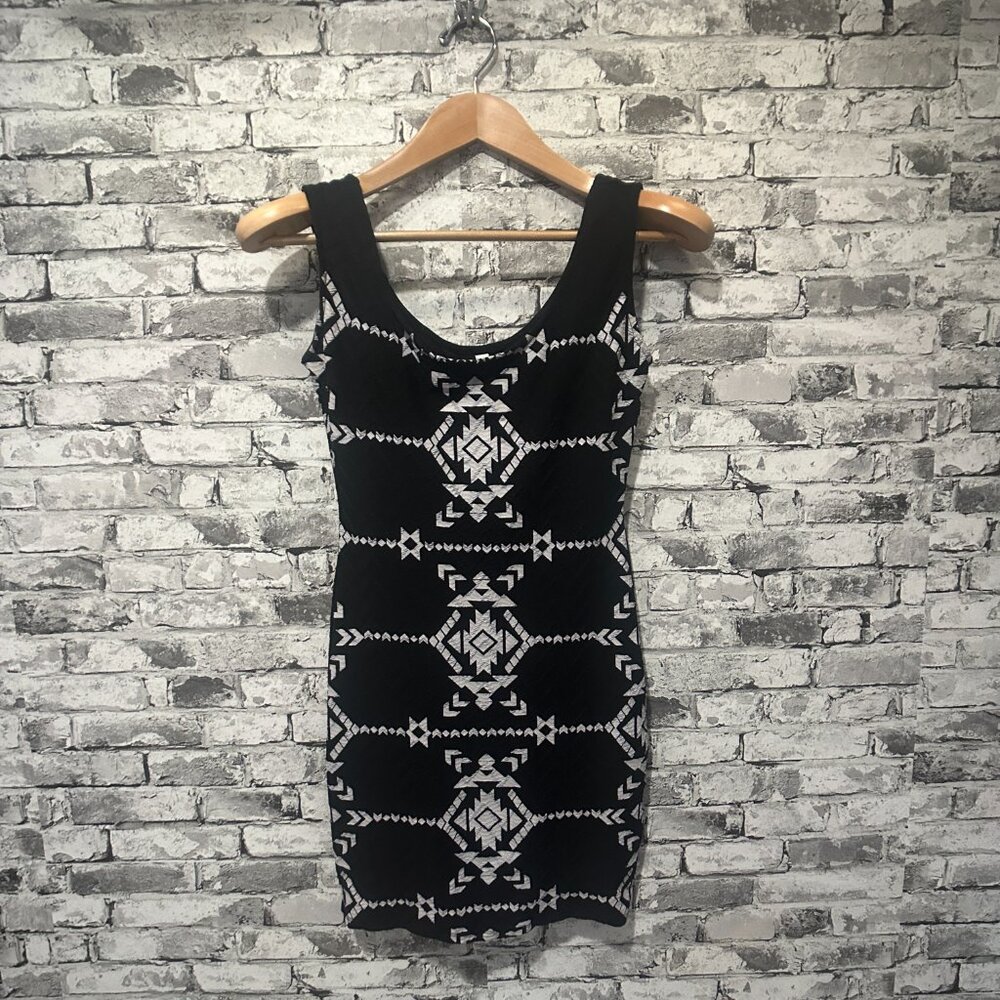 EUC Xhilaration Black & White Bodycon Dress Size XS